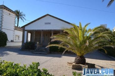 En la Playa del Muntanyar o Playa del Benissero de Jávea hay villas y casas privadas