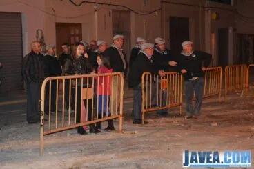 Festeros de San Antonio en la quema del pino