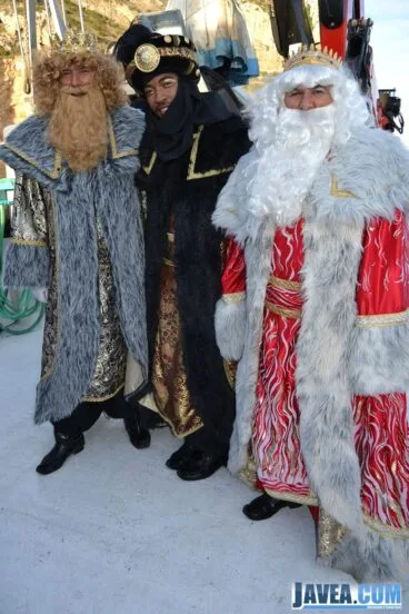 Los Tres Reyes Magos en el barco llegando al puerto de Jávea