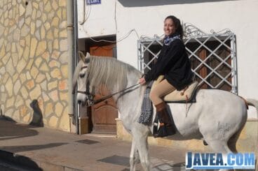 Los caballos abrían el desfile de caballerías
