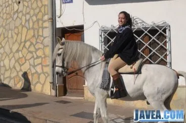 Los caballos abrían el desfile de caballerías