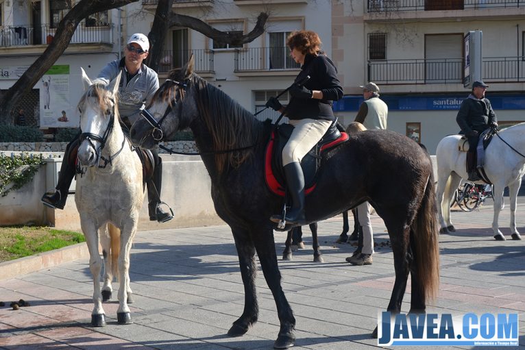 Los caballos protagonizaron un bonito desfile por las calles de Jávea