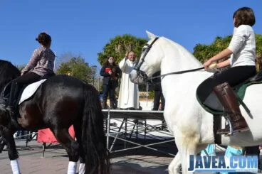 Los caballos y carros fueron los últimos en pasar por la bendición