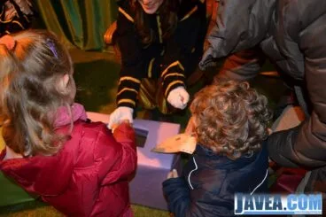Los pequeños entregaban sus cartas a los Pajes Reales