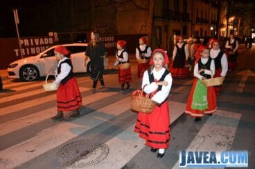 Pastorcitas en la cabalgata de los Tres Reyes Magos de Oriente en Jávea