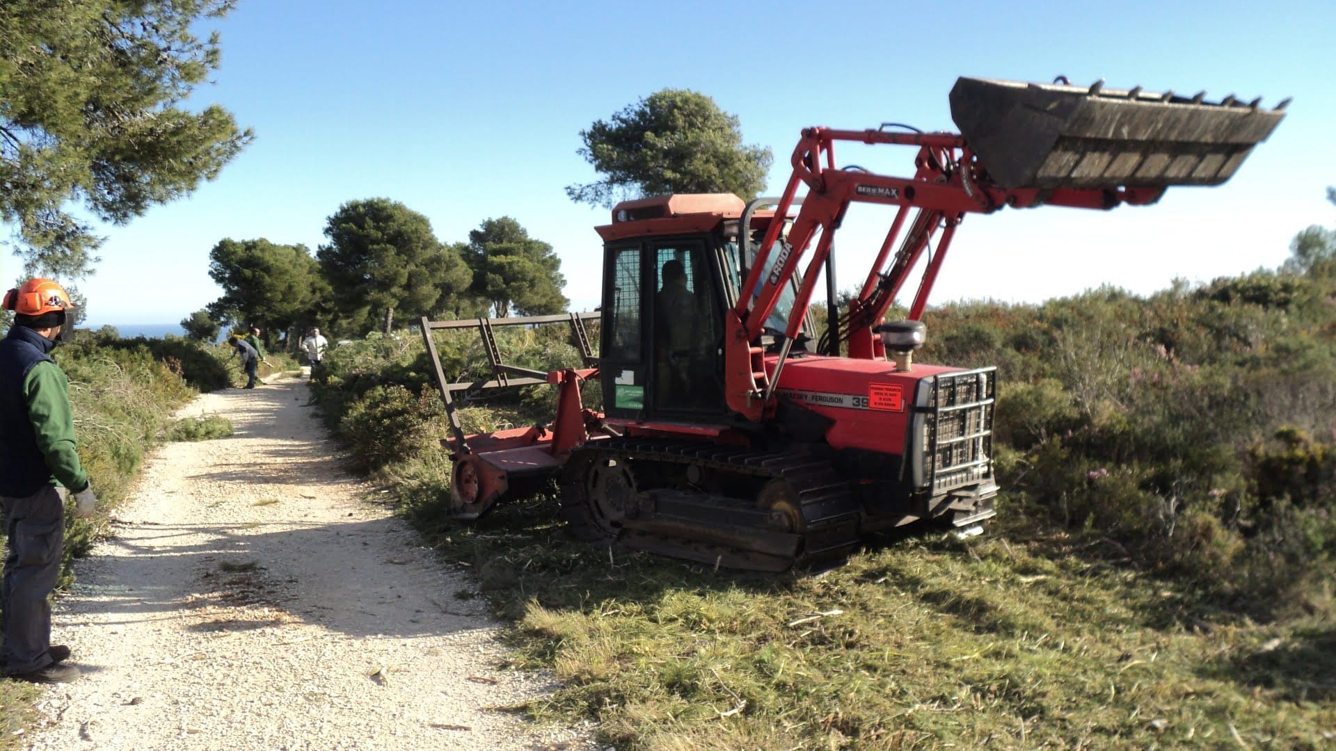Se ha contratado maquinaria para continuar con los trabajos de prevención de incendios en La Granadella
