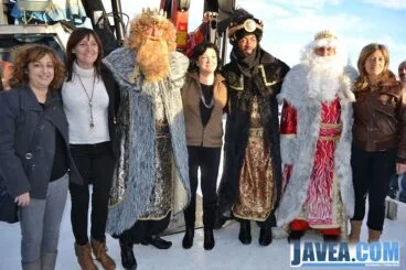 Vecinas del puerto de Jávea tuvieron la suerte de ir en el barco con los Reyes Magos de Oriente