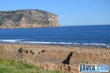 Vista del Cabo de San Antonio en la Playa del Primer Muntanyar o Playa del Benissero en Jávea