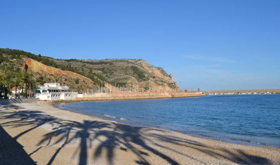 Playa La Grava en el Puerto de Jávea