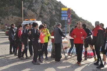 Avituallamiento en la Playa de la Granadella de Jávea para los participantes