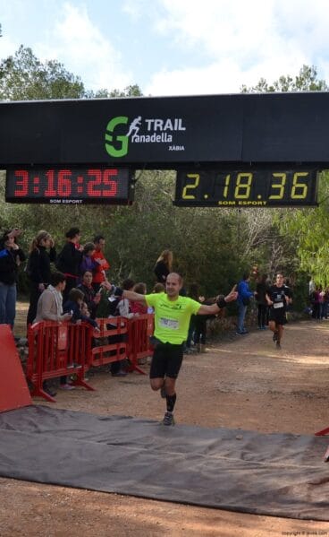 Celebrando el momento de la llegada a la meta