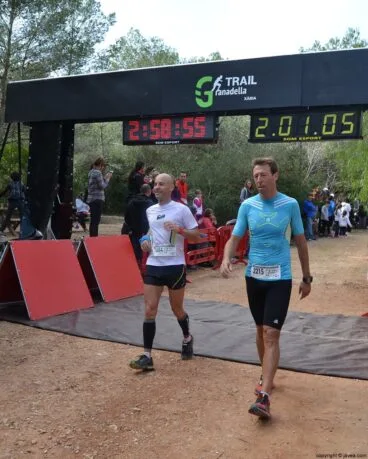 Corredores después de cruzar la línea de meta