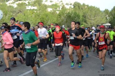 Corredores después de la salida del Granadella Trail