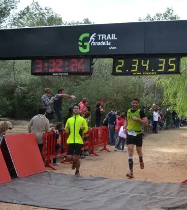 Corredores llegando a la meta