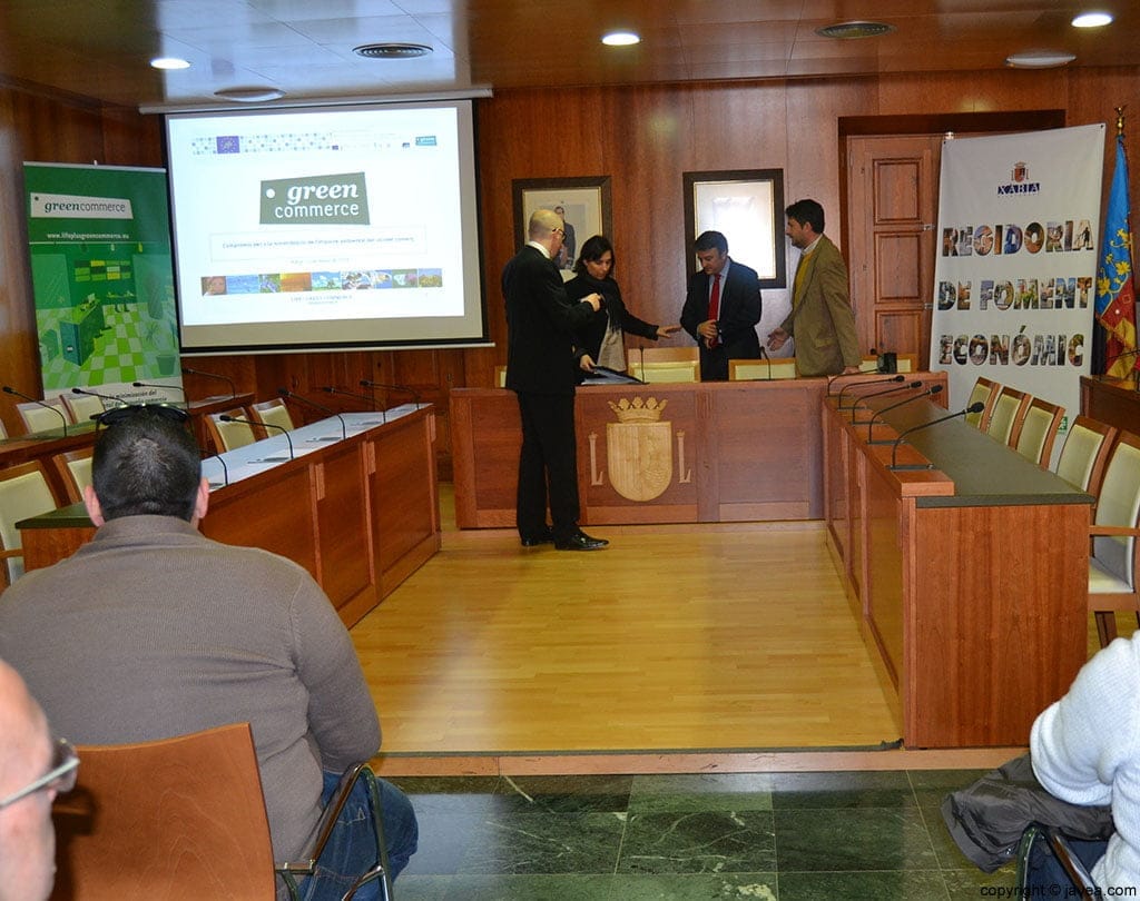 El proyecto Green Commerce se ha presenado en el salón de plenos del Ayuntamiento de Jávea