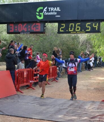 En la llegada a la meta había mucho compañerismo entre los participantes