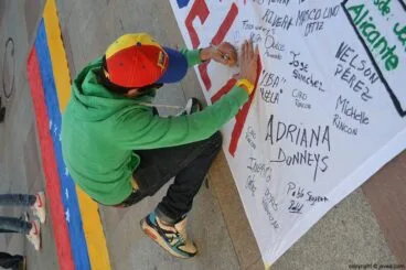 En una pancarta firmaron todos los manifestantes