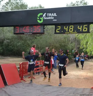 Grupo de amigos en la meta