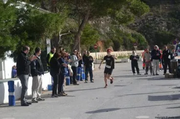 La Playa de la Granadella se llenó de gente para animar a los corredores