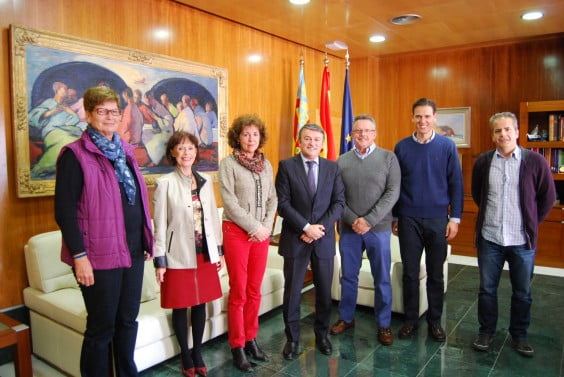 La directiva de la Asociación Todos Juntos Jávea en su visita al Ayuntamiento