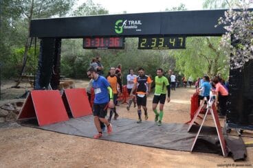 Llegada a la meta de grupo de corredores