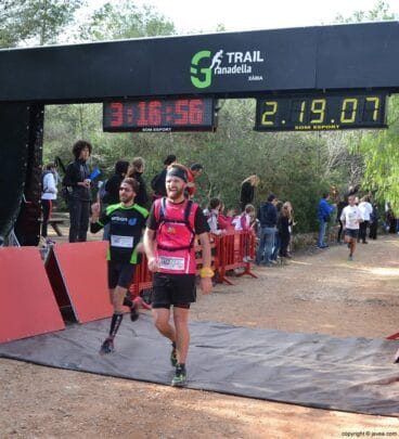 Llegada a la meta de los participantes de la Granadella Trail