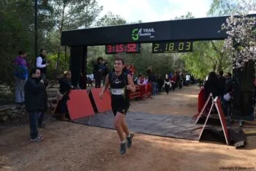 Llegada a la meta de uno de los participantes de Jávea