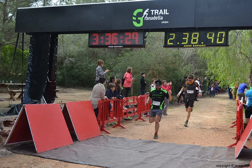 Llegada a la meta después de los 21 km de carrera