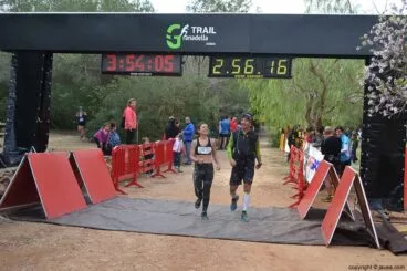 Llegada a meta de la carrera de montaña Granadella Trail