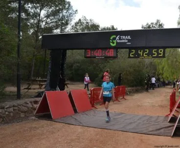 Llegada a meta de participante femenina
