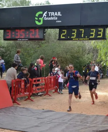 Llegando a la meta después de la carrera de montaña