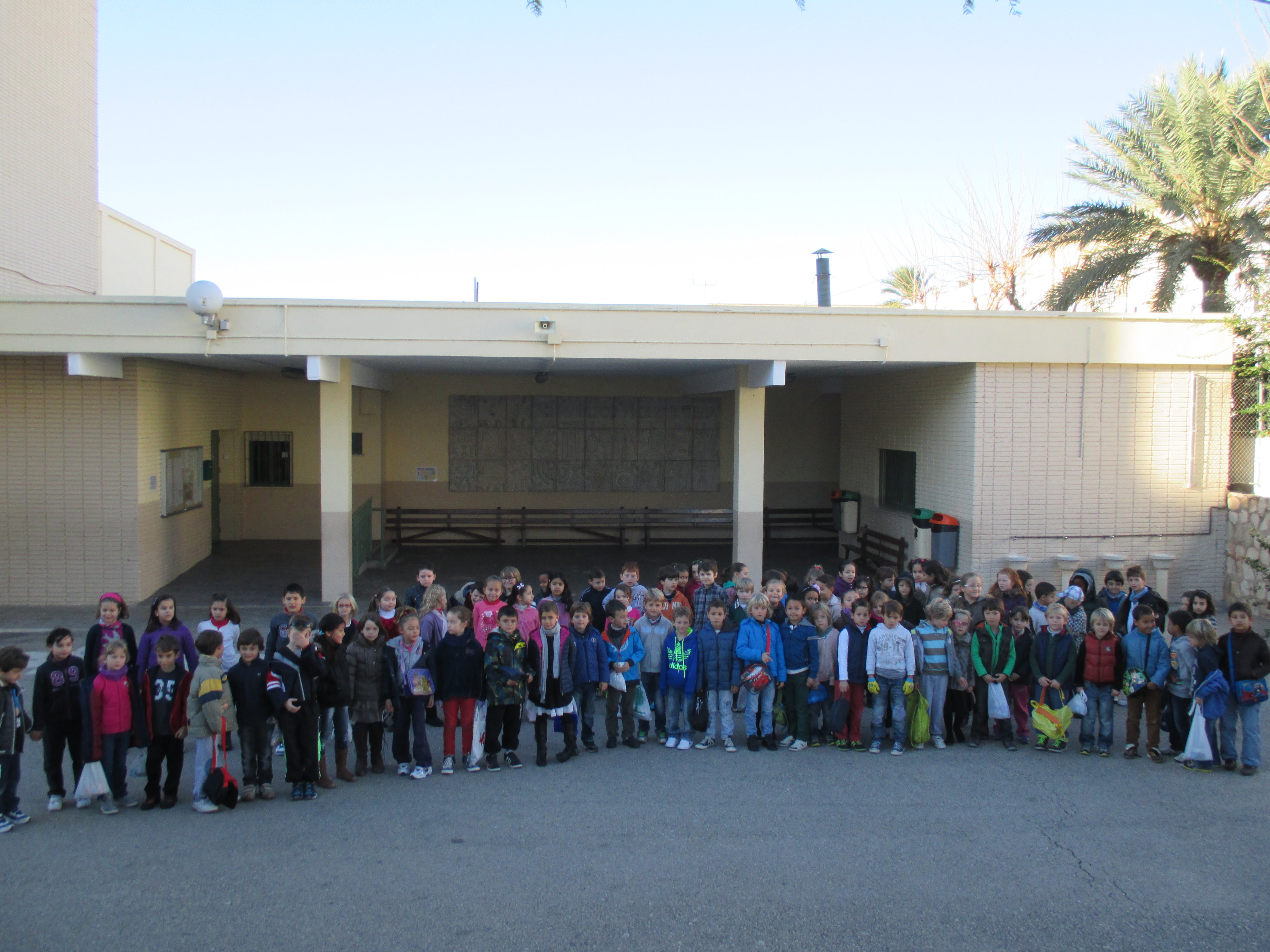 Los alumnos de primaria del Colegio Arenal y del Vicente Tena se han unido para celebrar el día de la paz