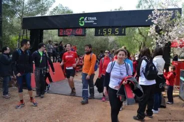 Los caminantes y los corredores se mezclaban en la línea de meta