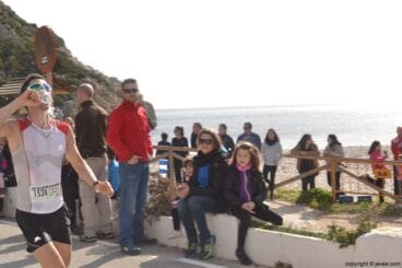 Los corredores iban reponiendo líquidos en los puntos de avitaullamiento