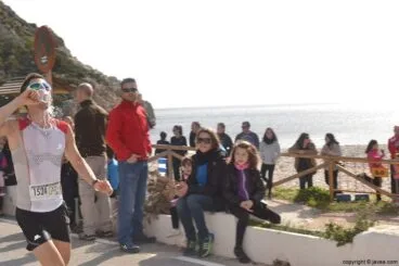 Los corredores iban reponiendo líquidos en los puntos de avitaullamiento