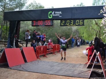 Los corredores llegaban emocionados a la meta después de la dura carrera