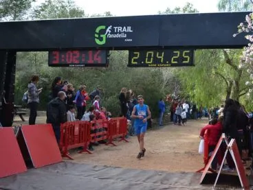 Uno de los corredores entrando a la meta