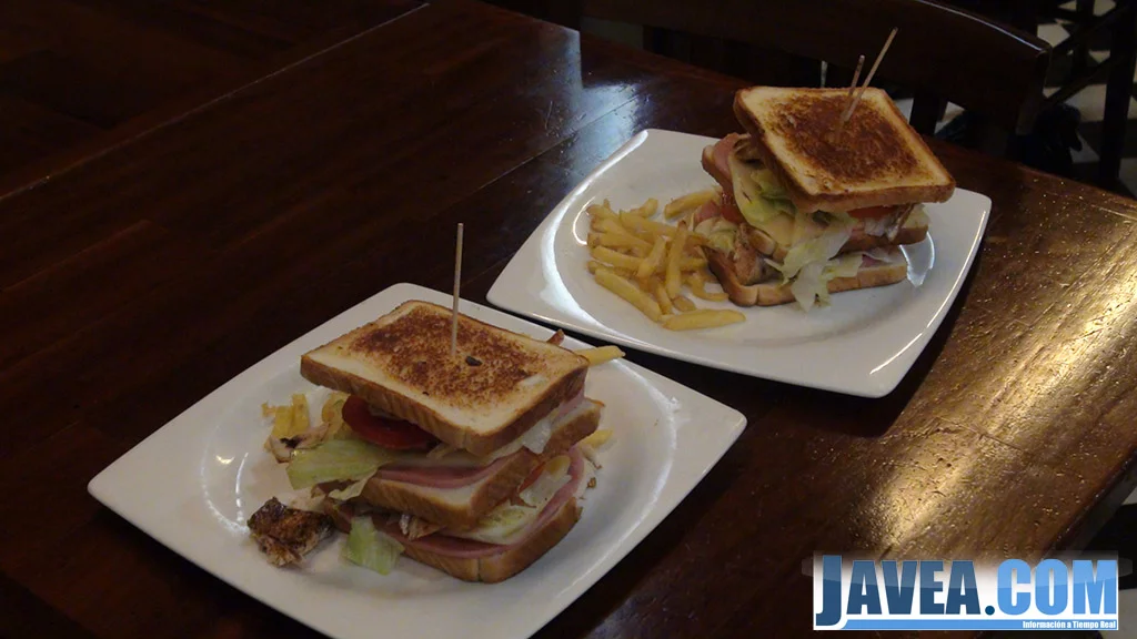 Variedad de sándwiches en Bar Restaurante L’almadrava