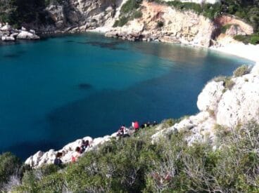 Vista de la ruta bajando a cala granadella en Jávea durante la Granadella Trail