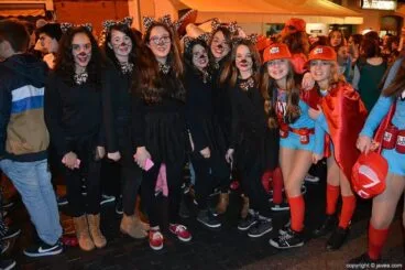 Amigas en el desfile de Carnaval de Xàbia