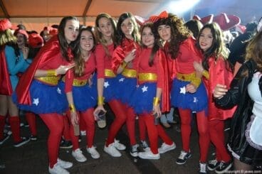 Amigas en la celebración del carnaval en Jávea