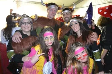 Amigos celebrando el carnaval