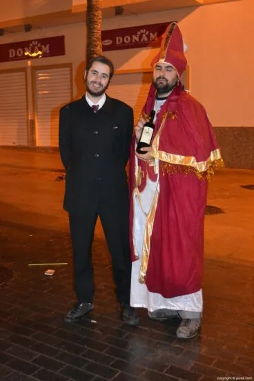 Antes de comenzar el pasacalle de carnaval de Jávea