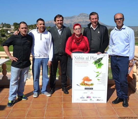 Antonio Miragall y José Manuel Piña con miembros de la Asociación de Restauradores de Xàbia