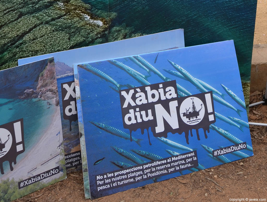 Carteles de Xàbia diu No contra los sondeos petrolíferos en el Mediterráneo