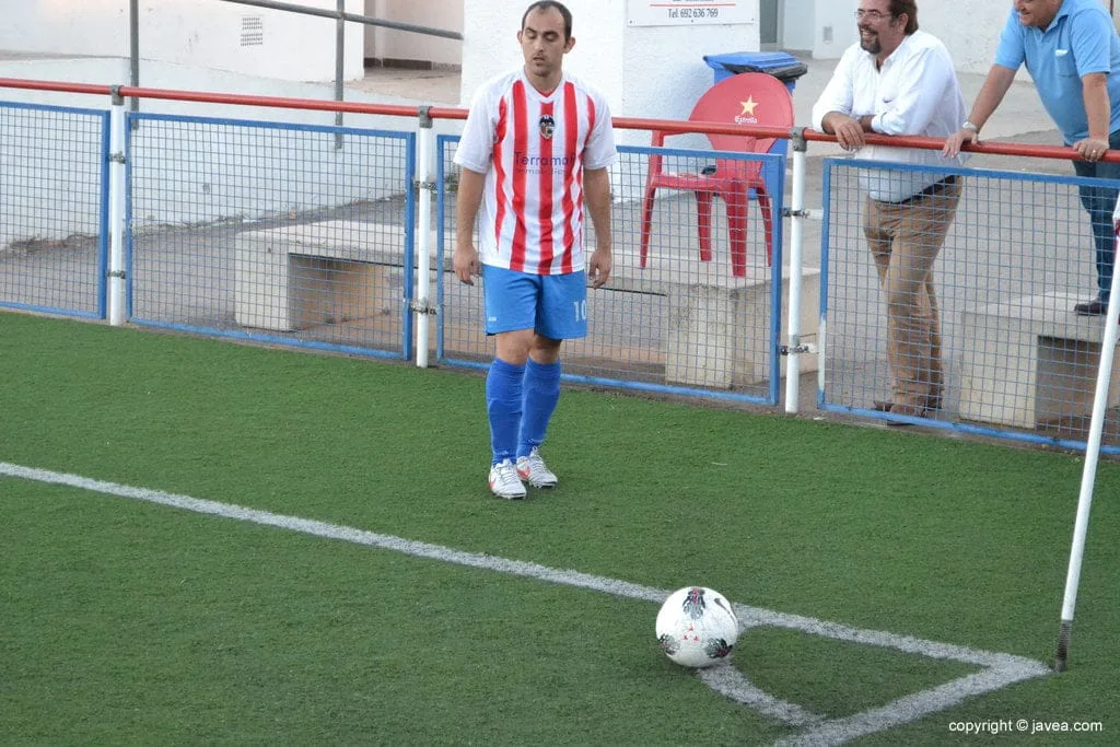 Dani Garcia sacando un corner