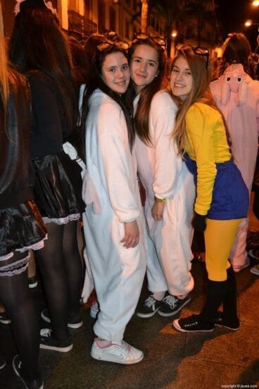 El desfile de carnaval de Jávea comenzó en la placeta del convent