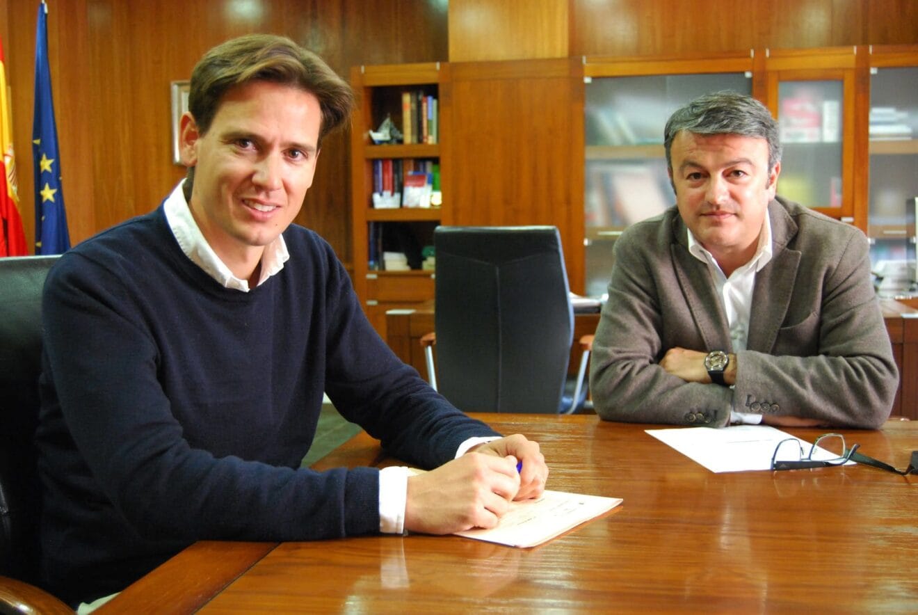 El edil de Hacienda, Óscar Antón, y el alcalde de Jávea, José Chulvi.