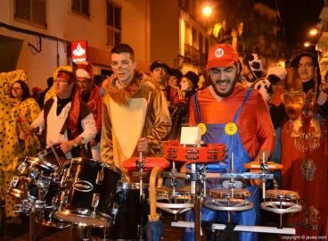 El pasacalle estuvo amenizado con varios estilos de música