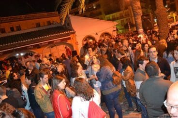 El paseo marítimo también se llenó de gente en la sesión de tarde del baret de bous a la mar